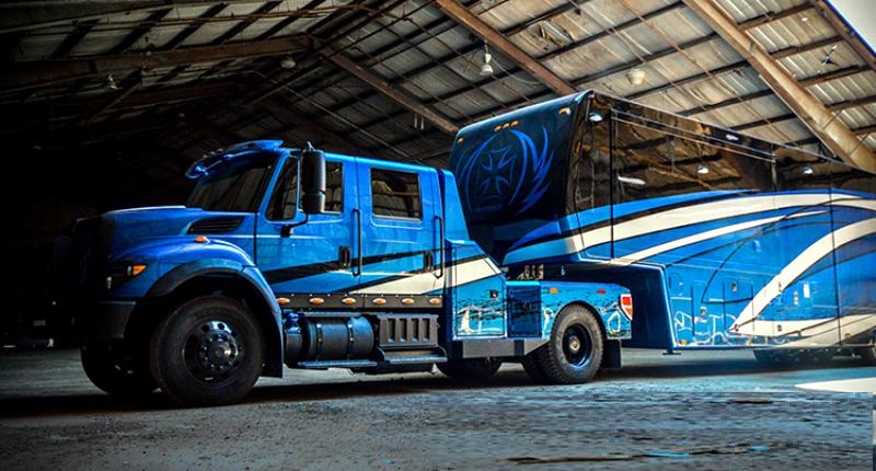 Super Royal Blue International RV