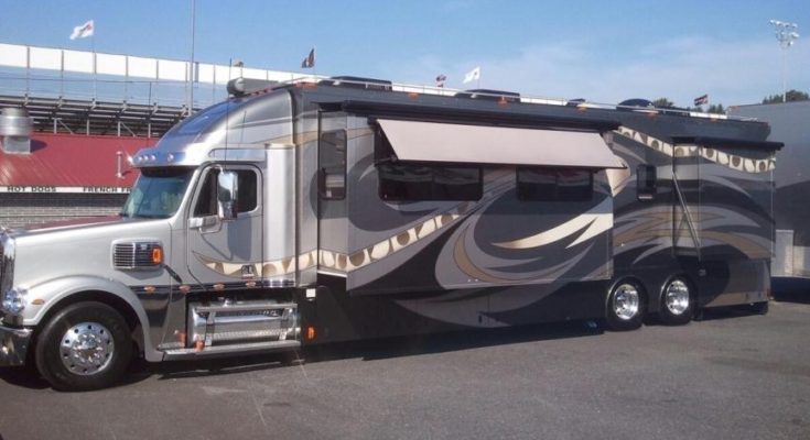 2004 Renegade Columbia Freightliner