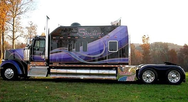 Giant Custom Sleeper Semi - Showtime