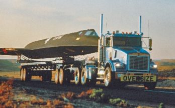 Kenworth T800s were used to move a SR-71 Blackbird